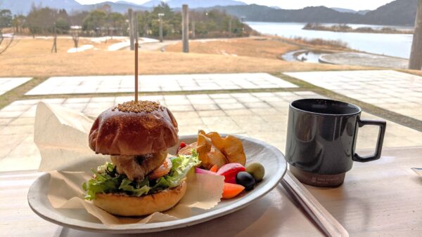 フナバーガーが美味しいらしい！￼